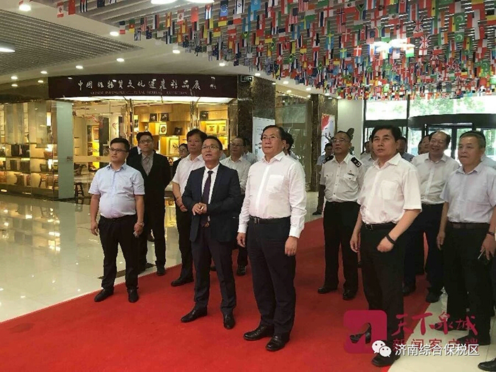 王忠林书记到米兰官方web站集团展位观展
