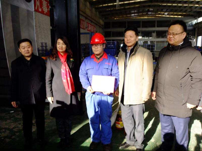 济南市总工会常务副主席傅金峰到米兰官方web站集团走访慰问