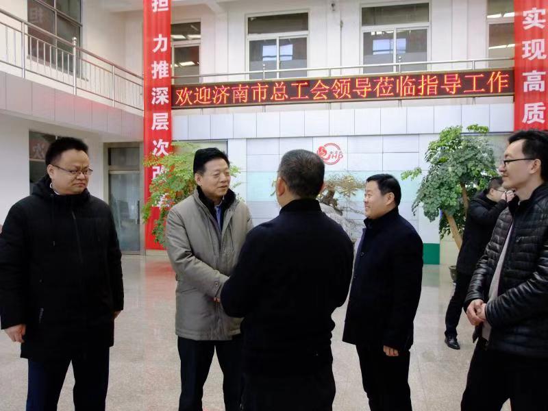 区工会副主席李爱国，米兰官方web站集团袁洪彬、孟祥利共同参加活动。