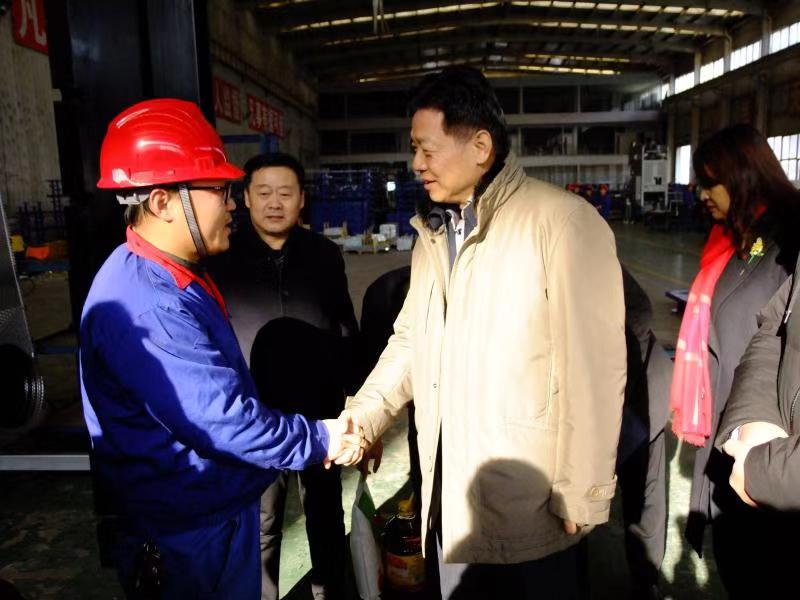 济南市总工会常务副主席傅金峰到米兰官方web站集团走访慰问
