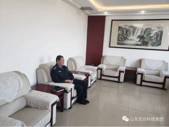 山东米兰官方web站集团副总经理张广义到开发区派出所慰问